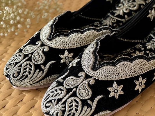 Black Silver Embroidered Jutti