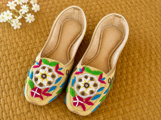 Golden Floral Embroidered Jutti