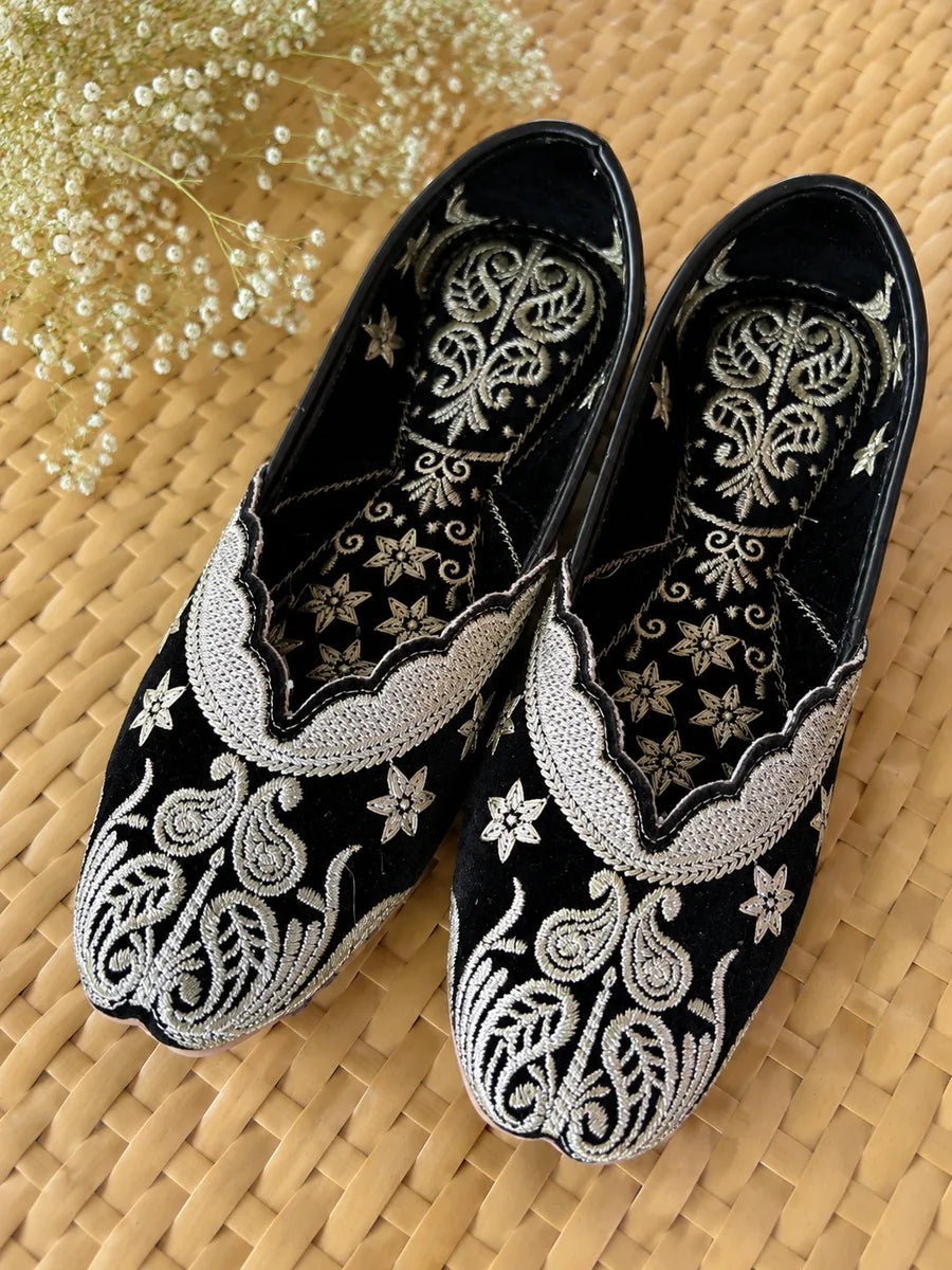 Black Silver Embroidered Jutti