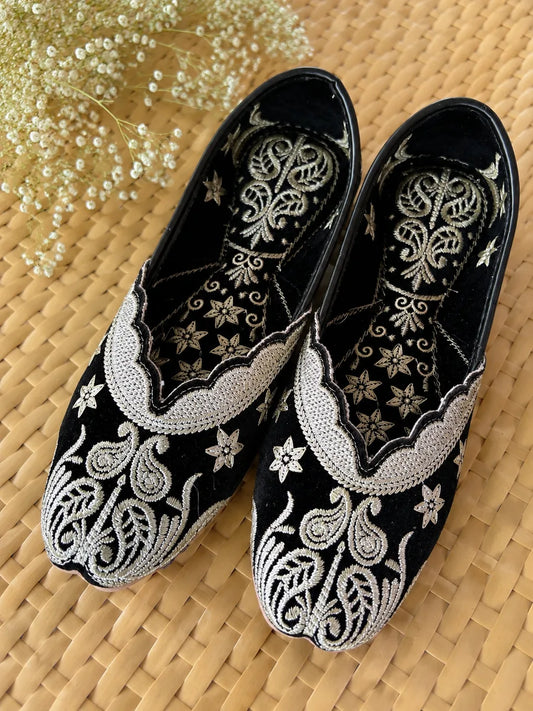 Black Silver Embroidered Jutti