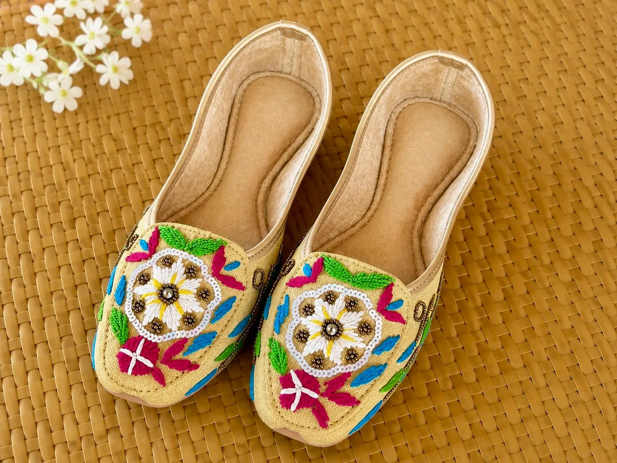 Golden Floral Embroidered Jutti