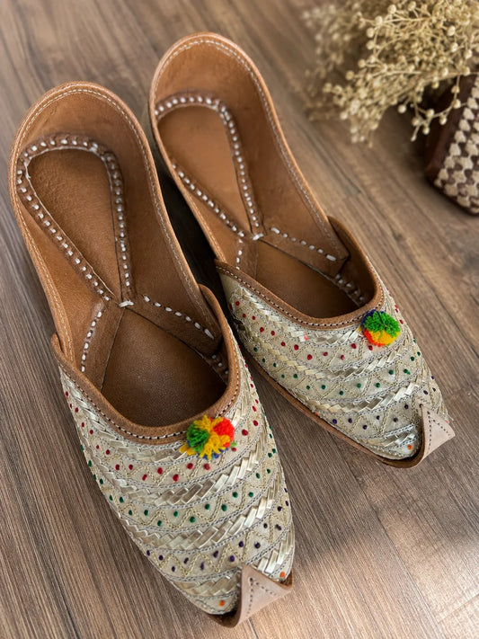 Ivory Multicolor Embroidered Jutti