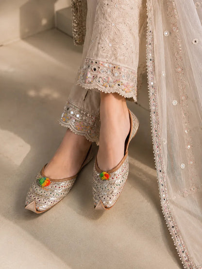 Ivory Multicolor Embroidered Jutti
