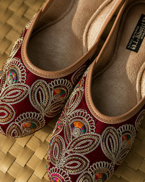 Maroon Floral Embroidered Jutti