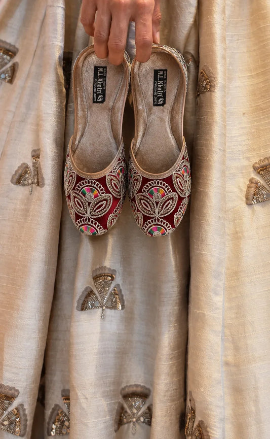 Maroon Floral Embroidered Jutti