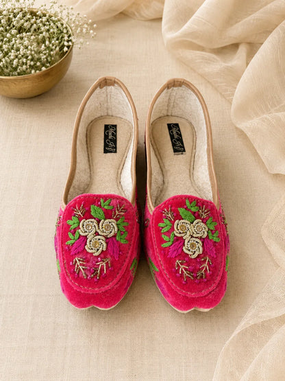 Pink Floral Embroidered Jutti