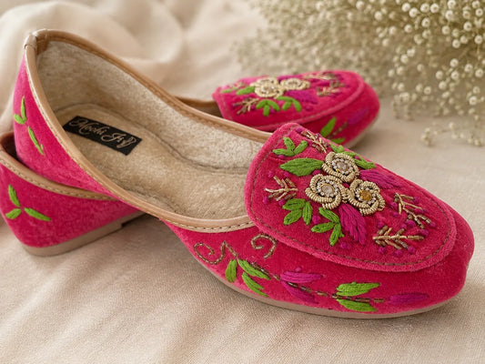 Pink Floral Embroidered Jutti