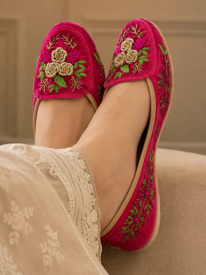 Pink Floral Embroidered Jutti