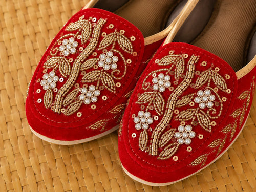 Red Golden Floral Jutti