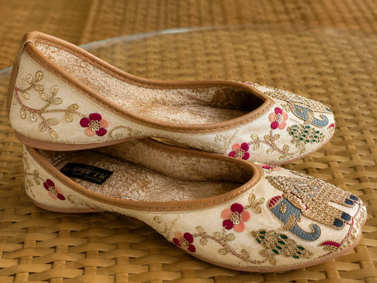 The Chits Ivory Peacock Hand-Embroidered Women's Jutti