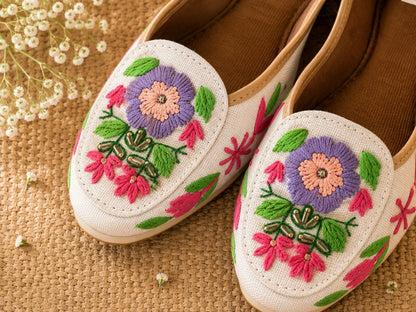 White Multicolor Floral Jutti